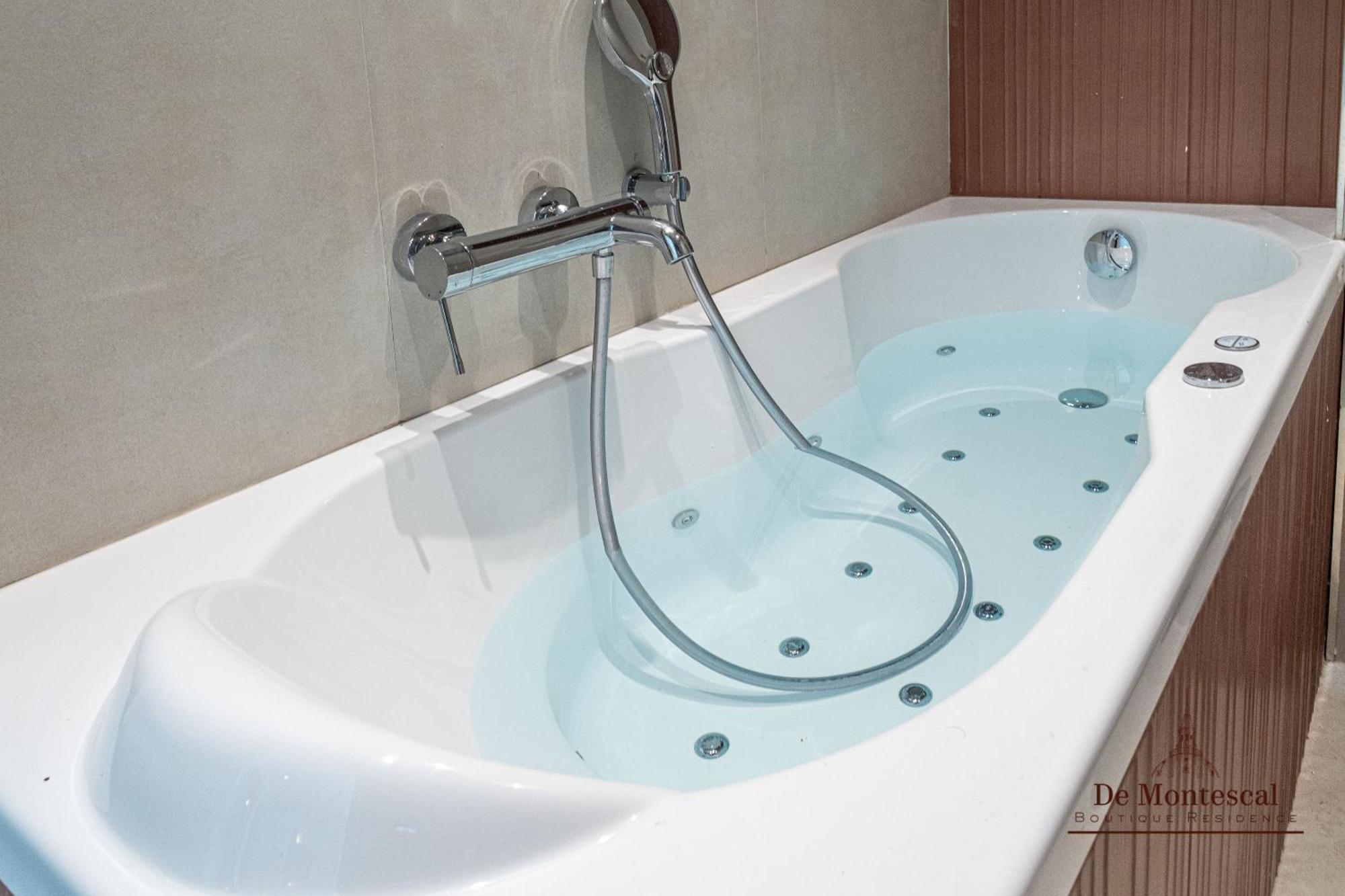 De Montescal - Hot Tub And Ac Cosy Apartment A Prime Location 40M2 Paris Eksteriør billede