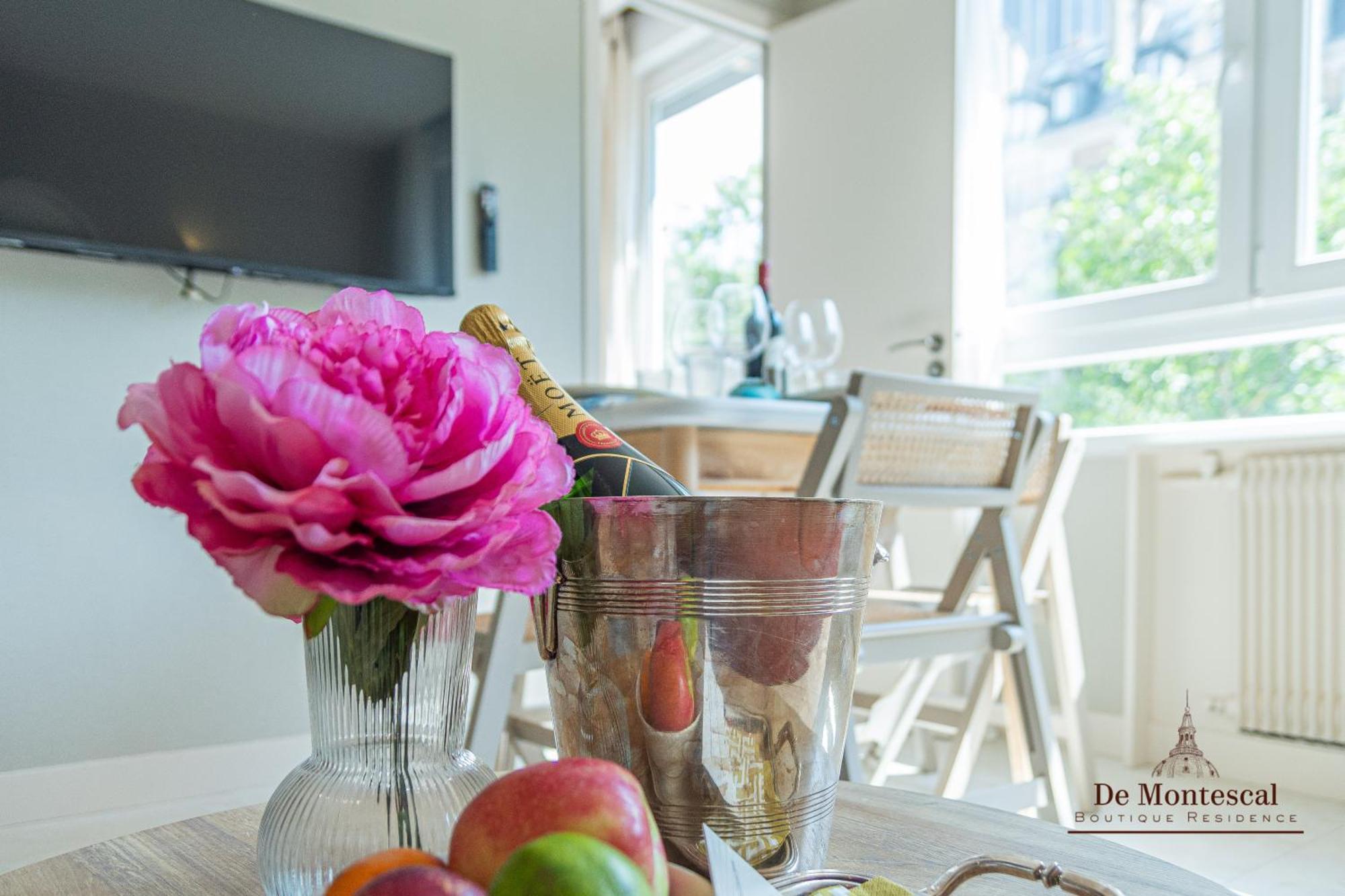 De Montescal - Hot Tub And Ac Cosy Apartment A Prime Location 40M2 Paris Eksteriør billede