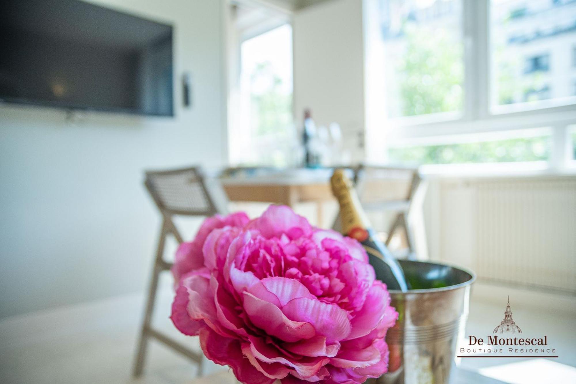 De Montescal - Hot Tub And Ac Cosy Apartment A Prime Location 40M2 Paris Eksteriør billede