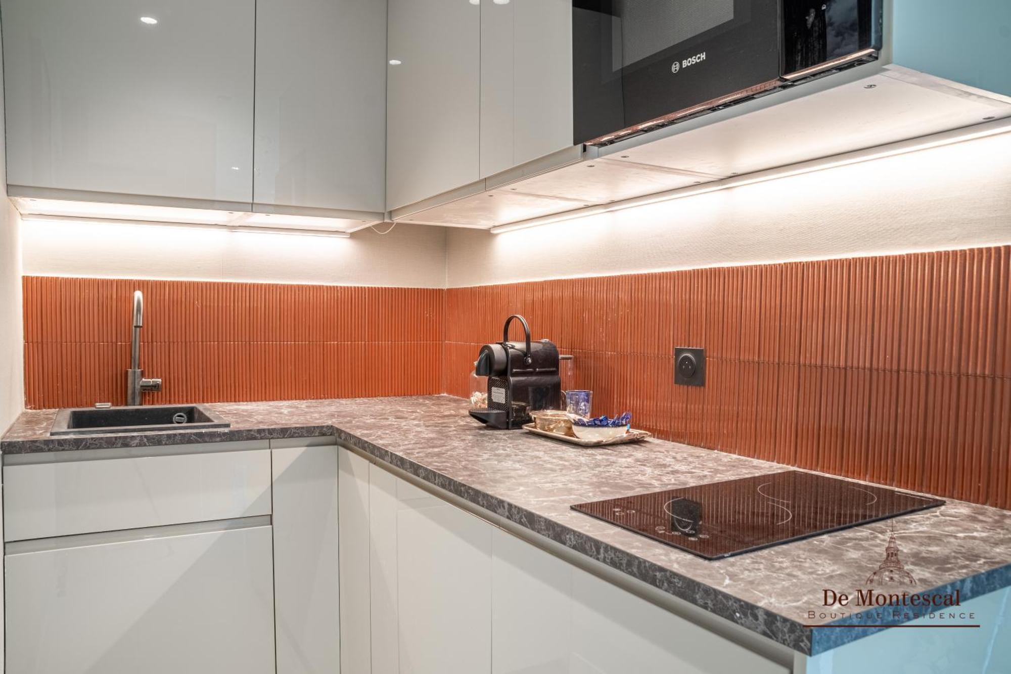 De Montescal - Hot Tub And Ac Cosy Apartment A Prime Location 40M2 Paris Eksteriør billede