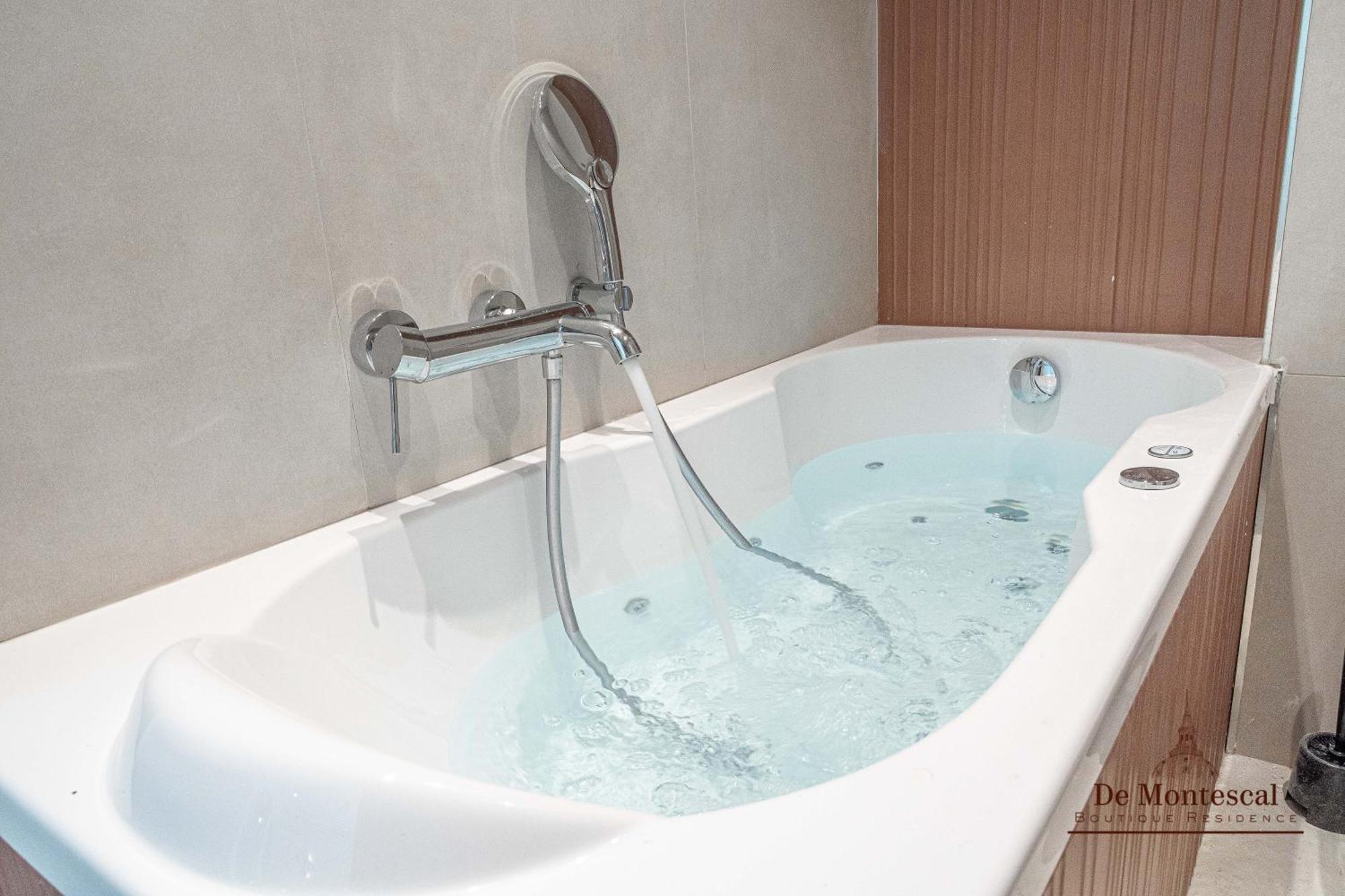 De Montescal - Hot Tub And Ac Cosy Apartment A Prime Location 40M2 Paris Eksteriør billede