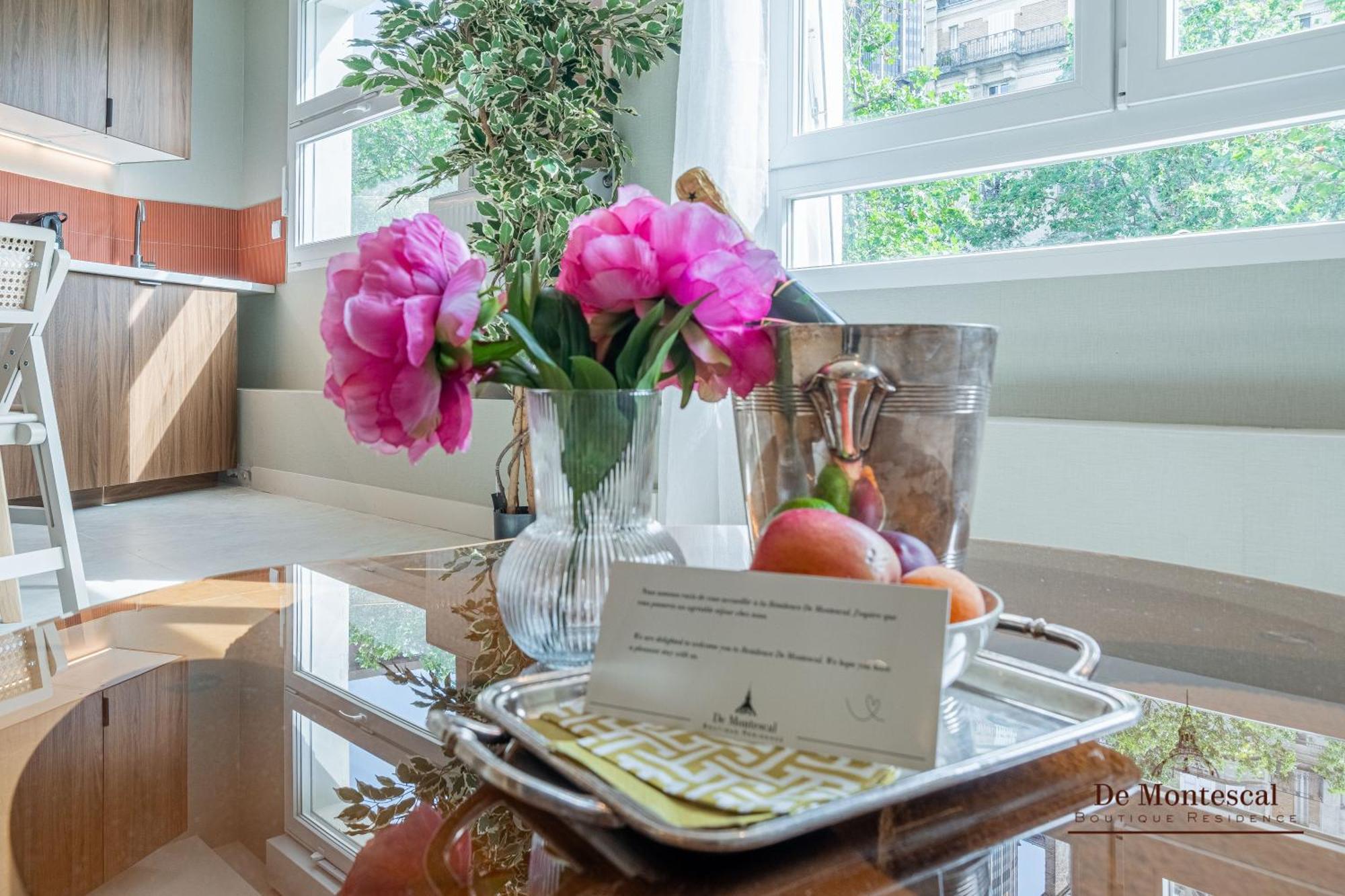 De Montescal - Hot Tub And Ac Cosy Apartment A Prime Location 40M2 Paris Eksteriør billede