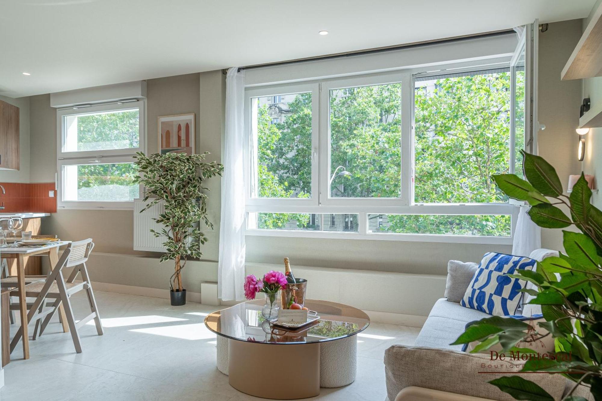 De Montescal - Hot Tub And Ac Cosy Apartment A Prime Location 40M2 Paris Eksteriør billede