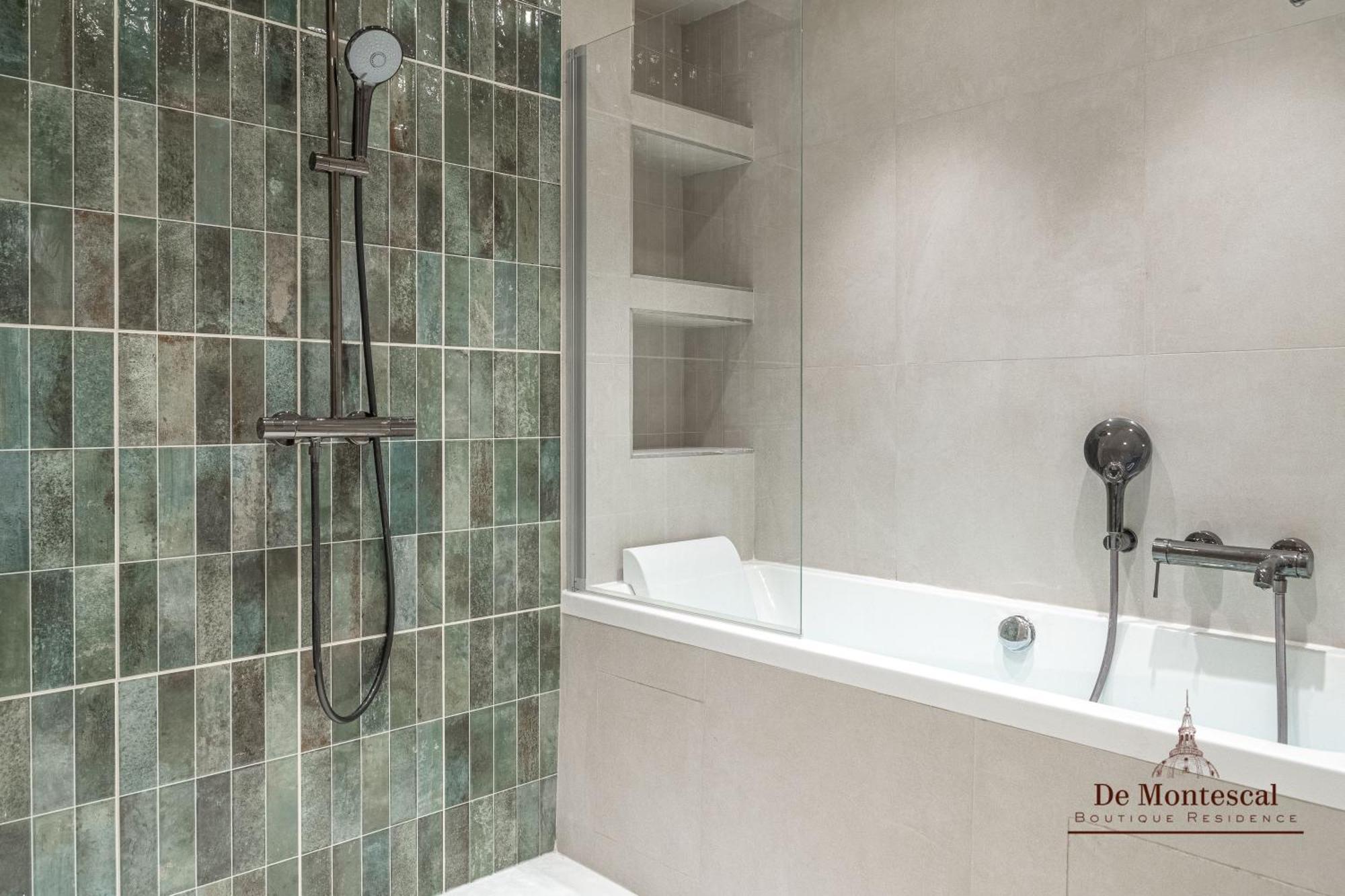 De Montescal - Hot Tub And Ac Cosy Apartment A Prime Location 40M2 Paris Eksteriør billede